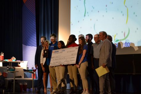 BundllT accepting their $10,000 start-up check.