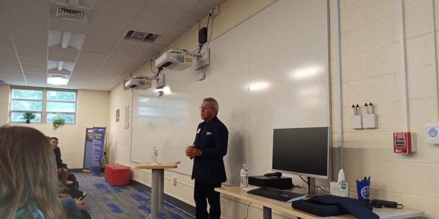 Michael Coles, who was a co-founder of the Great American Cookie Company and former CEO of Caribou Coffee, speaks in the EBA seminar space during the first block on Wednesday, September 18. He spoke to a crowd of mostly EBA students, as well as DE Public Speaking and Leadership Skills classes. 