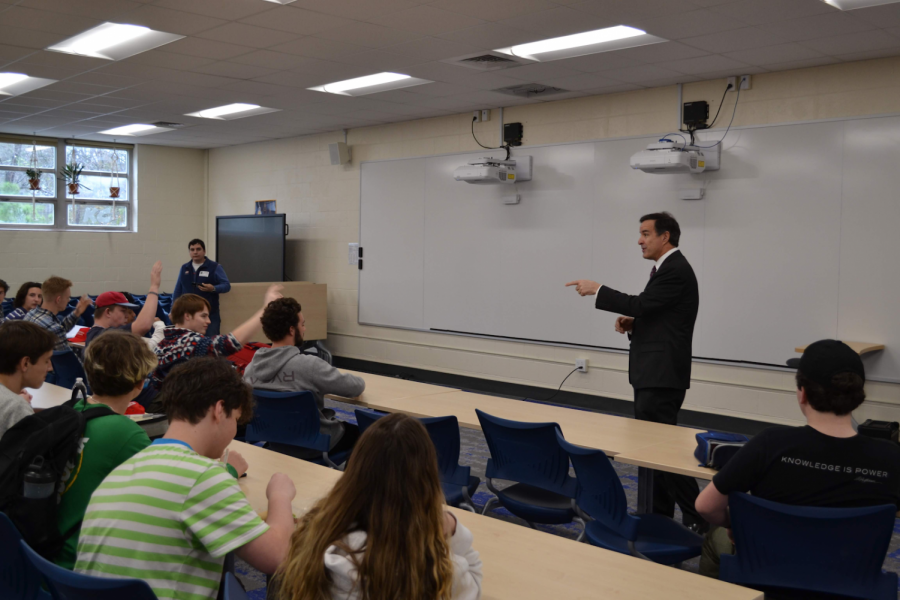 Ben Loyola (R), speaking about his campaign to the Young Republicans and other students at Kempsville