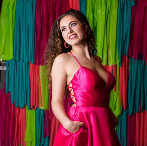 Senior Photos Teach Body Positivity While Introducing Students to Modeling